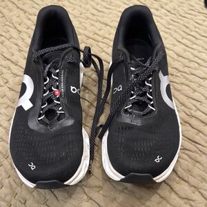 On Running women’s Black Running Shoes